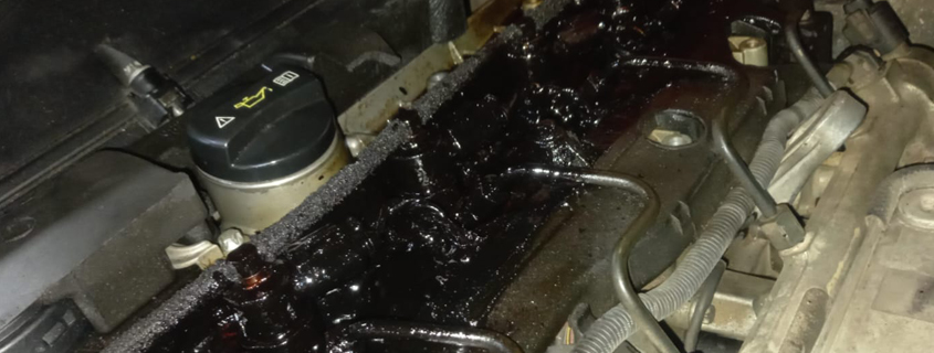 Averia tipica de fogueo de inyectores, los gases de escape fugan por los inyectores por desgaste de la junta de asiento de los mismos.